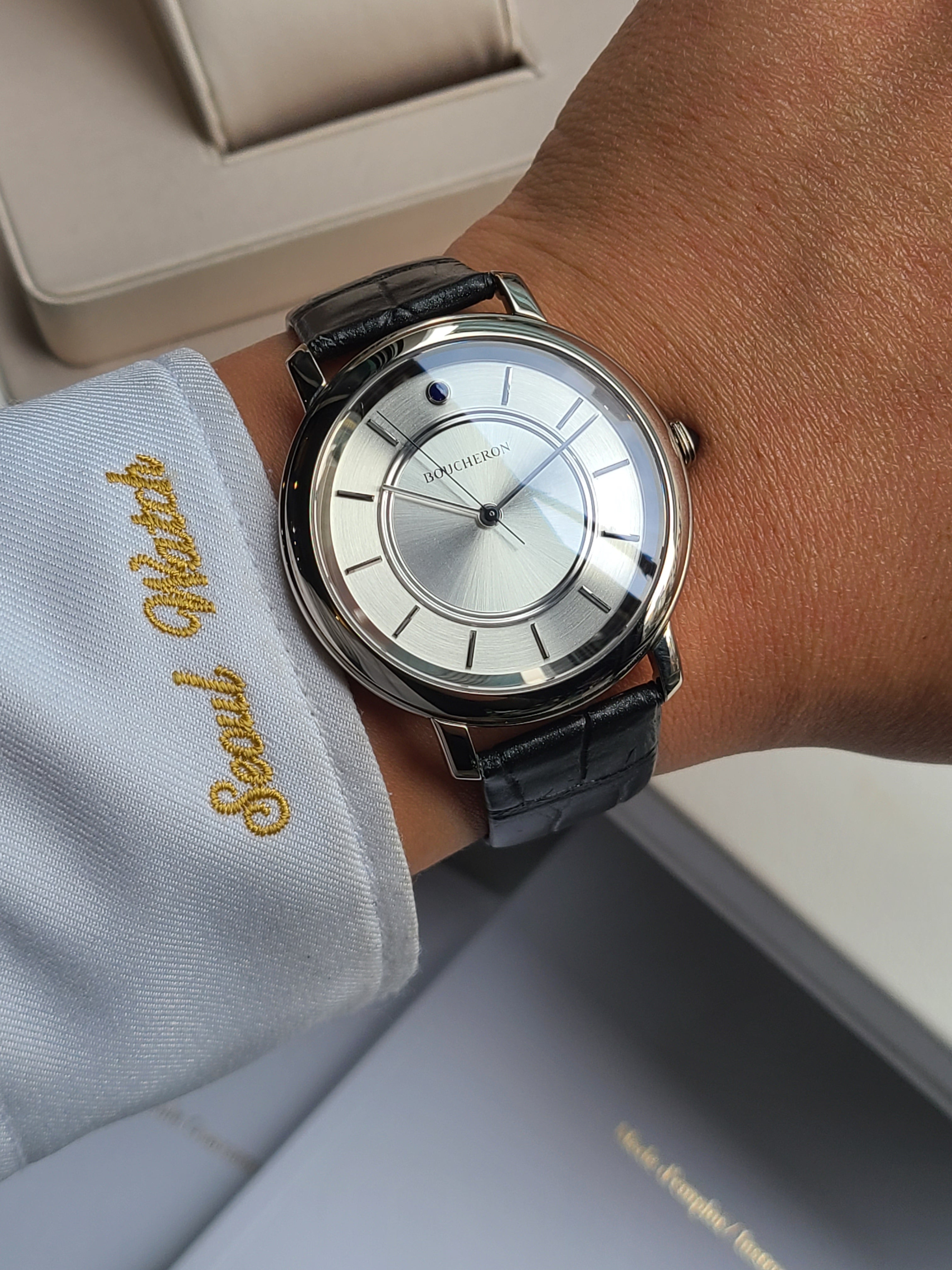 Boucheron's Épure collection 42 부쉐론 에퓨레 까보숑 다이얼 18K 화이트골드 42mm 금통 소장 미사용급
